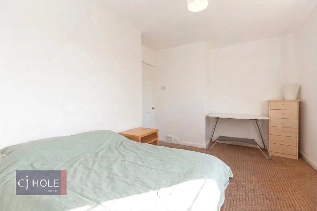 4 bedroom semi-detached house for rent