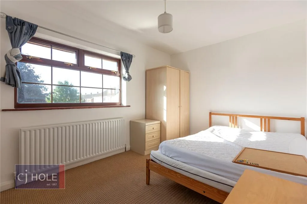 4 bedroom semi-detached house for rent