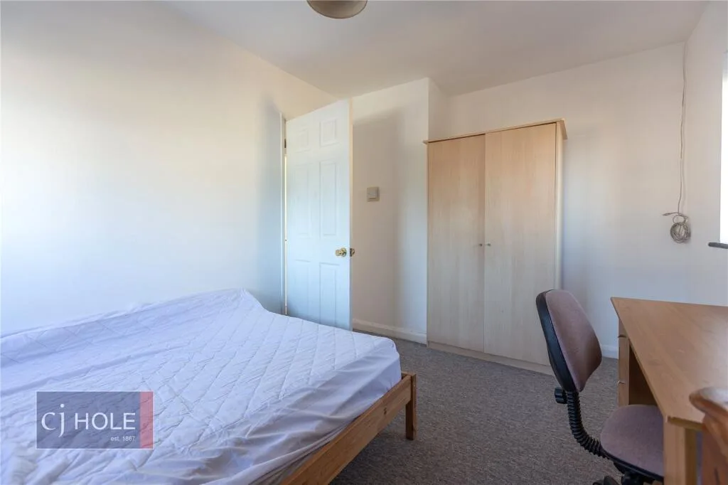 4 bedroom semi-detached house for rent