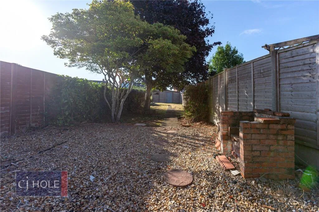 4 bedroom semi-detached house for rent
