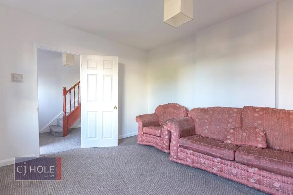 4 bedroom semi-detached house for rent