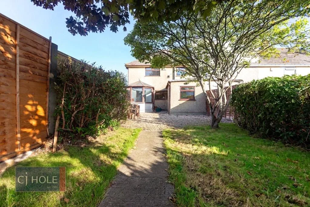 4 bedroom semi-detached house for rent