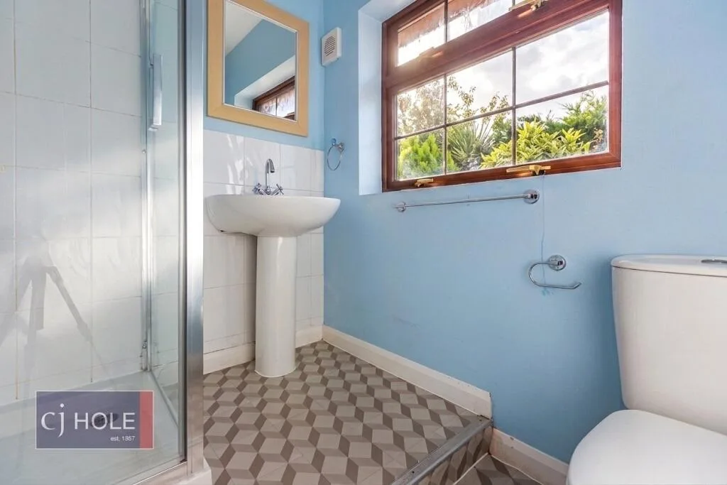 4 bedroom semi-detached house for rent
