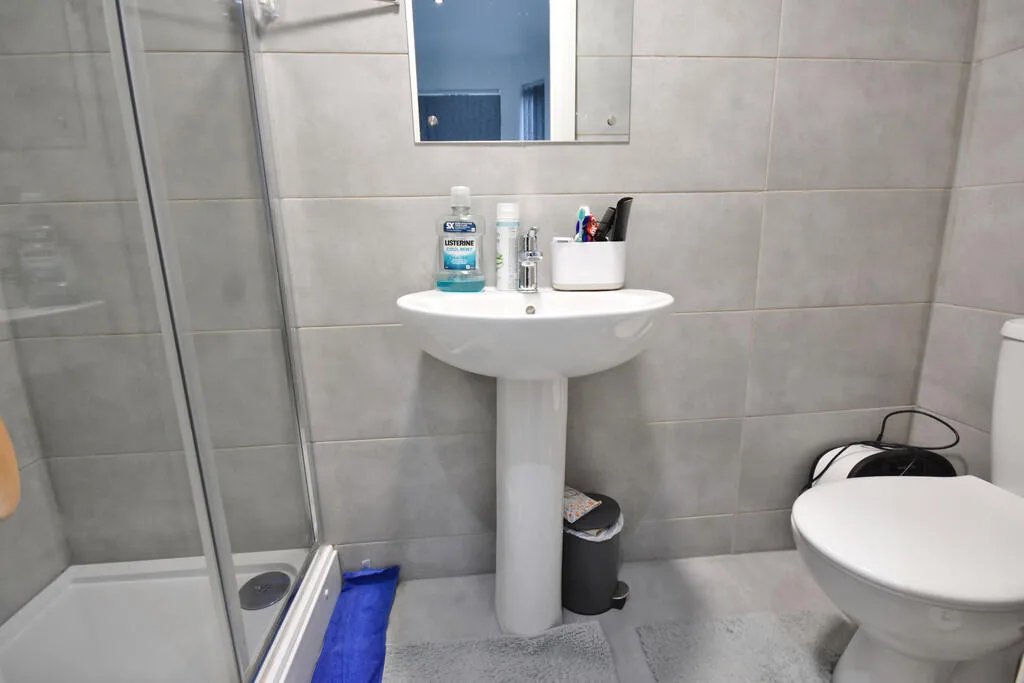 1 bedroom house share for rent