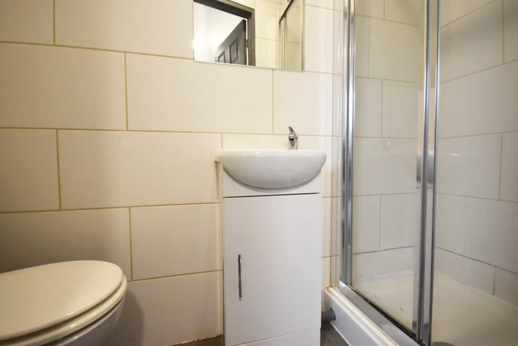 1 bedroom house share for rent