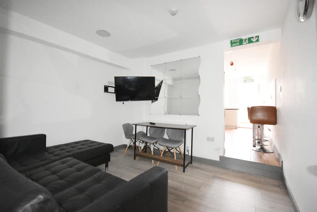 1 bedroom house share for rent
