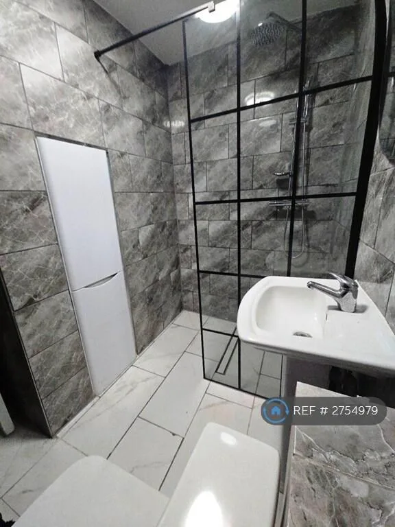1 bedroom house share for rent