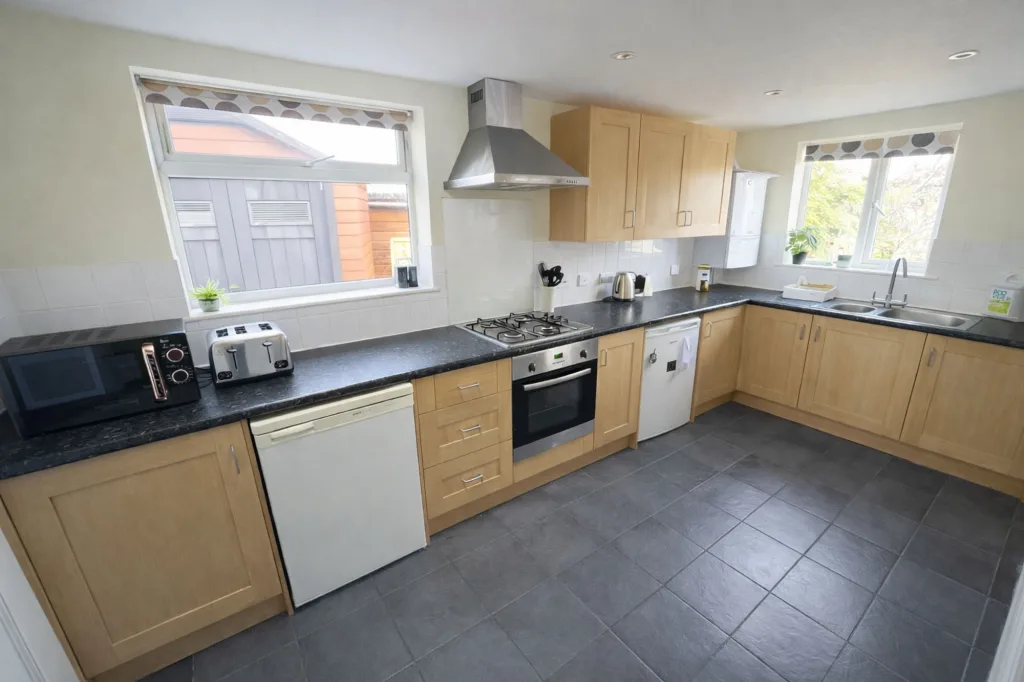 4 bedroom semi-detached house for rent