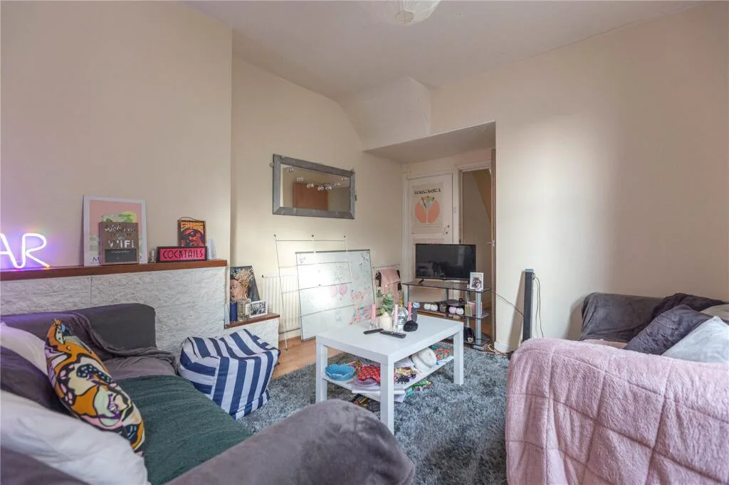 6 bedroom terraced house for rent