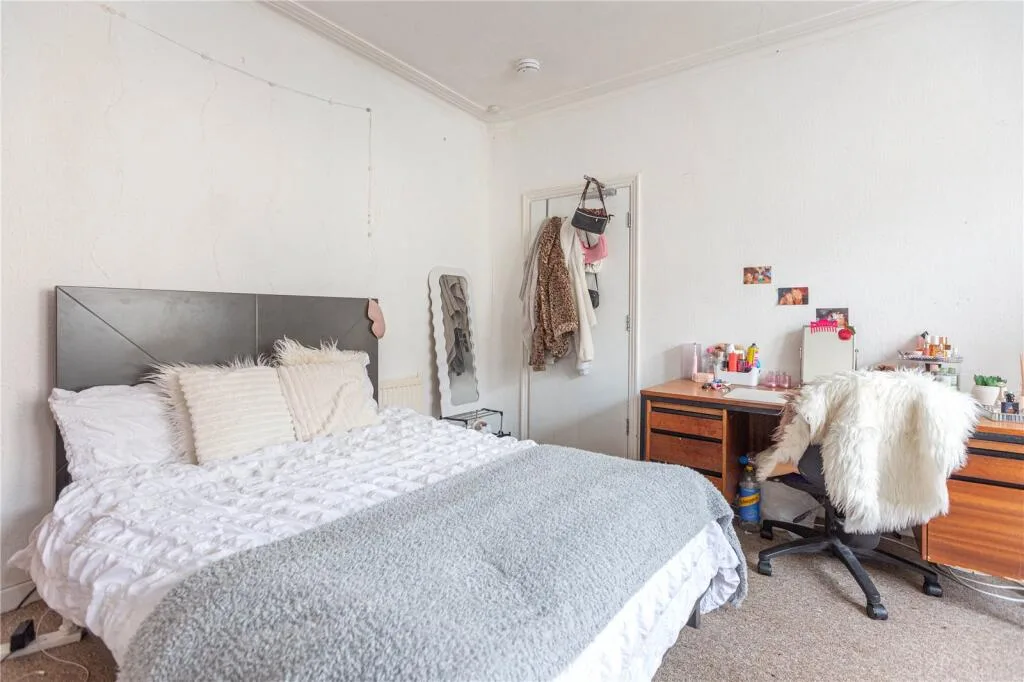 6 bedroom terraced house for rent