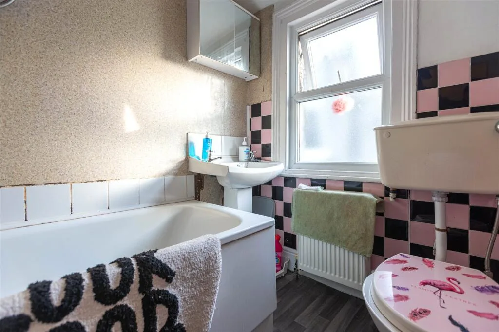 6 bedroom terraced house for rent