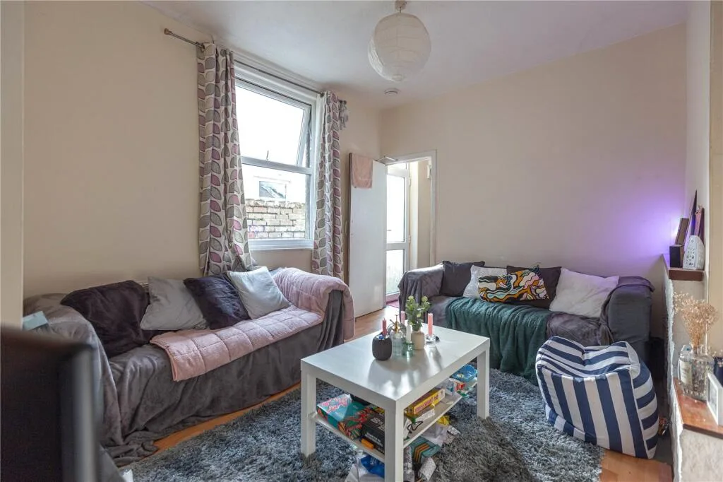 6 bedroom terraced house for rent