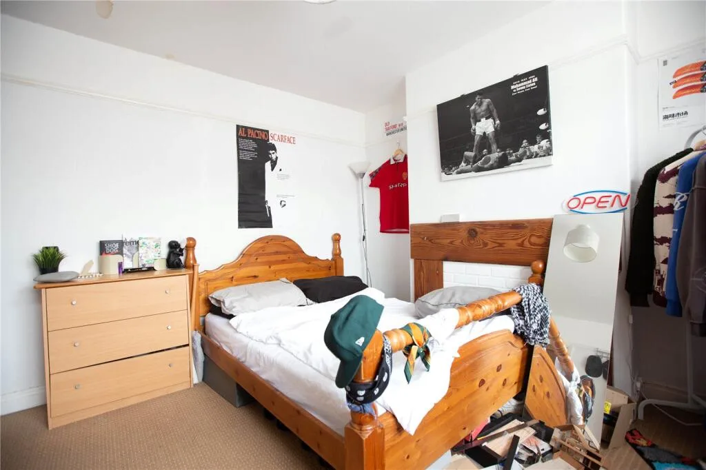 4 bedroom end of terrace house for rent