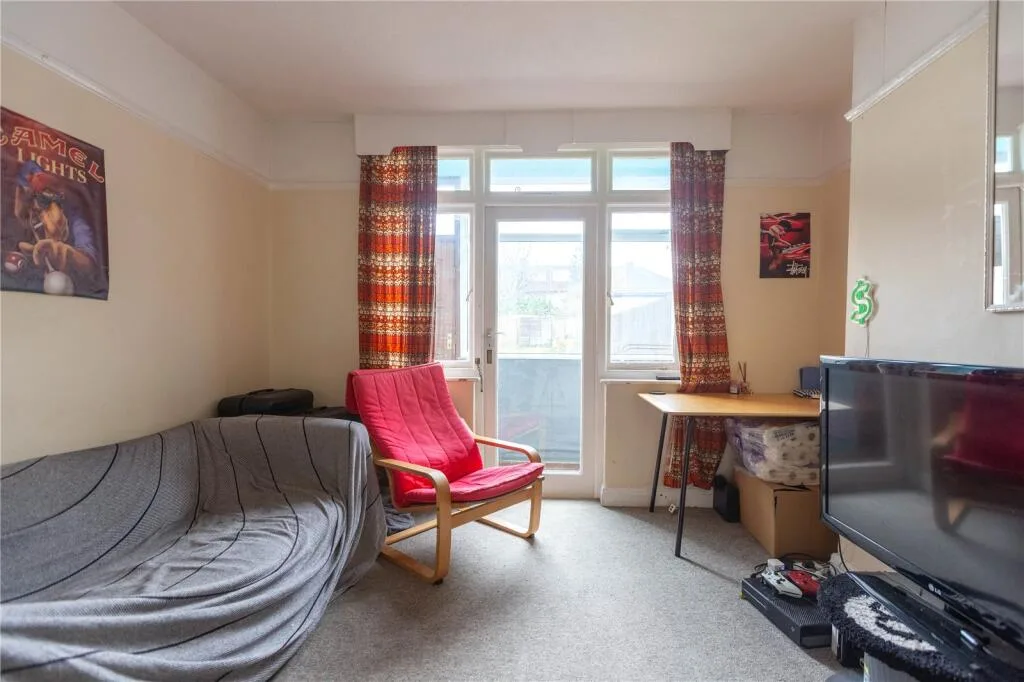 4 bedroom end of terrace house for rent