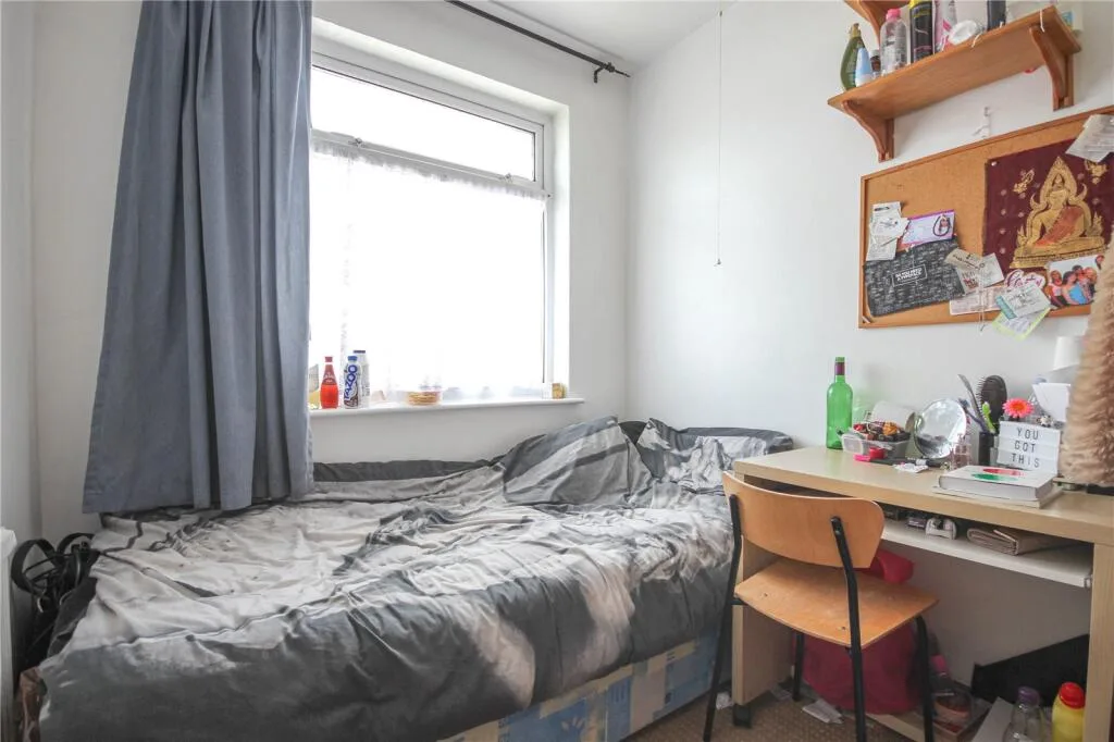 4 bedroom end of terrace house for rent