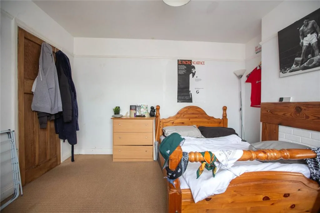 4 bedroom end of terrace house for rent