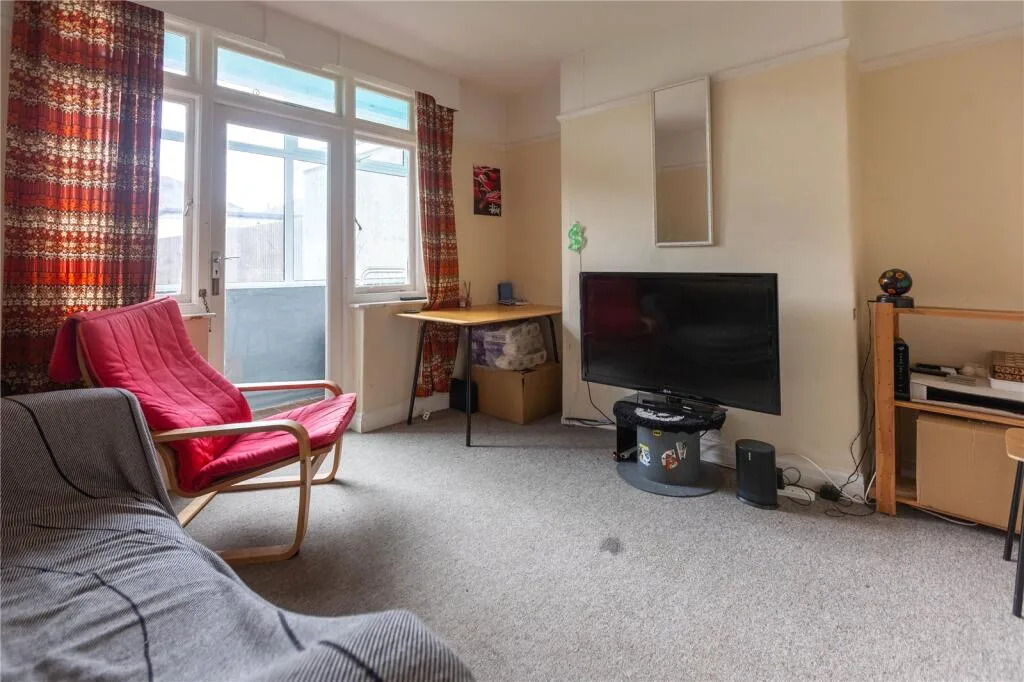 4 bedroom end of terrace house for rent