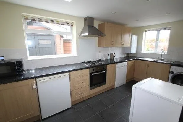 4 bedroom semi-detached house for rent