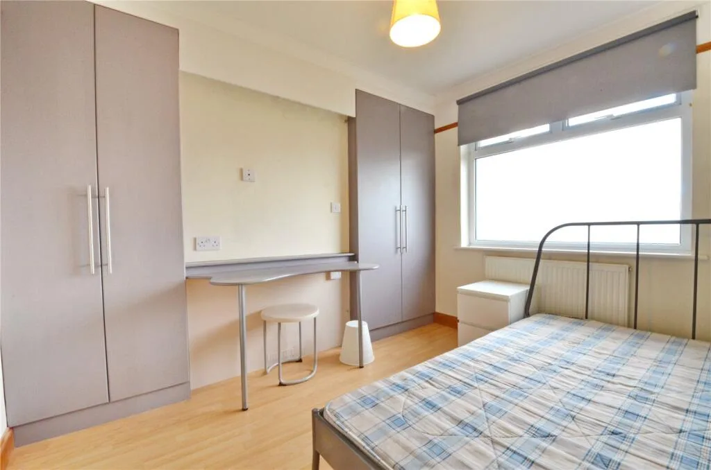 4 bedroom semi-detached house for rent