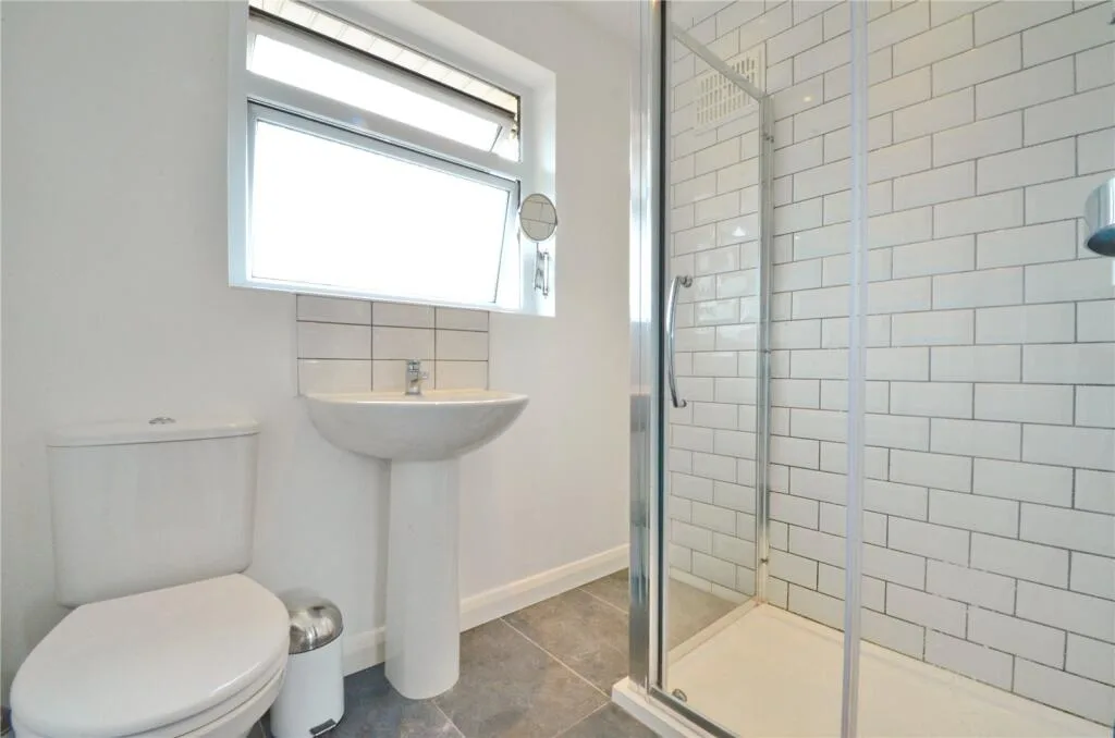 4 bedroom semi-detached house for rent