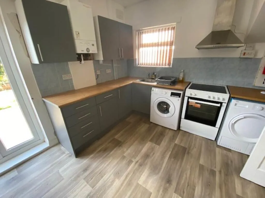 4 bedroom semi-detached house for rent