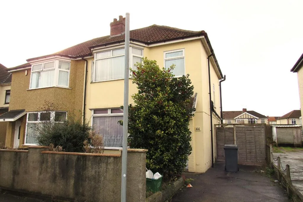 4 bedroom semi-detached house for rent