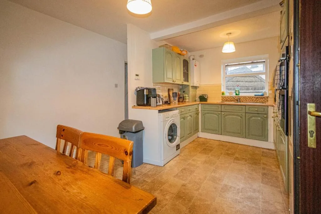 4 bedroom semi-detached house for rent