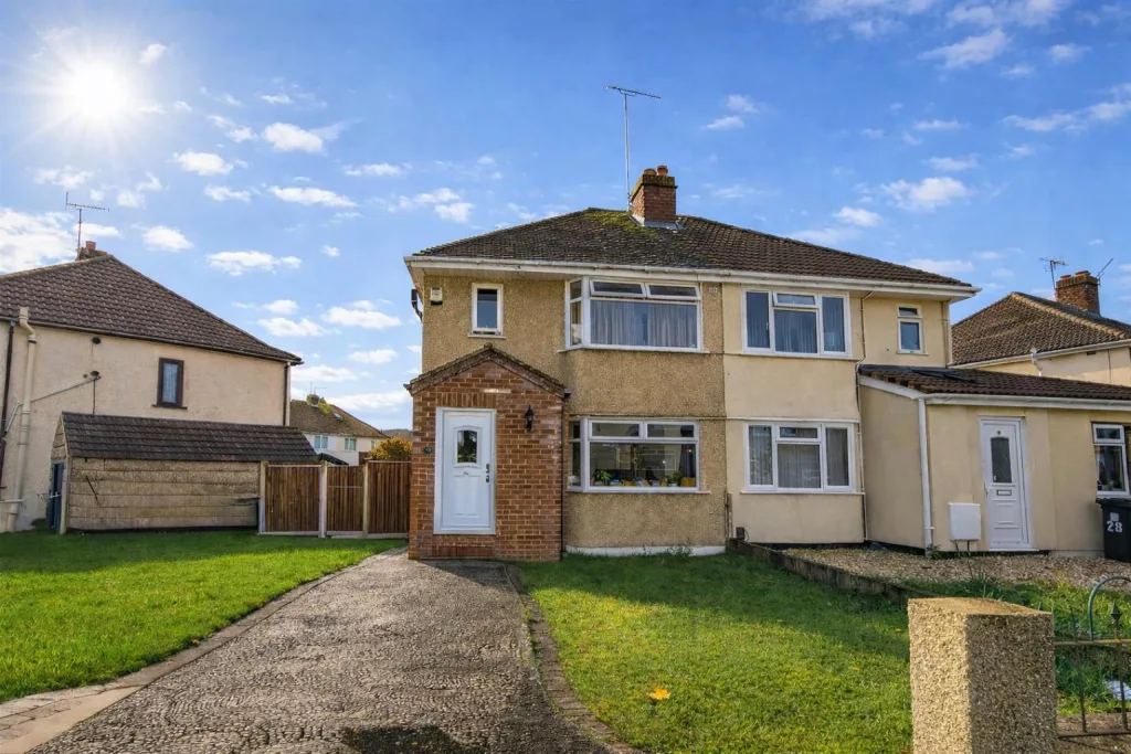 4 bedroom semi-detached house for rent