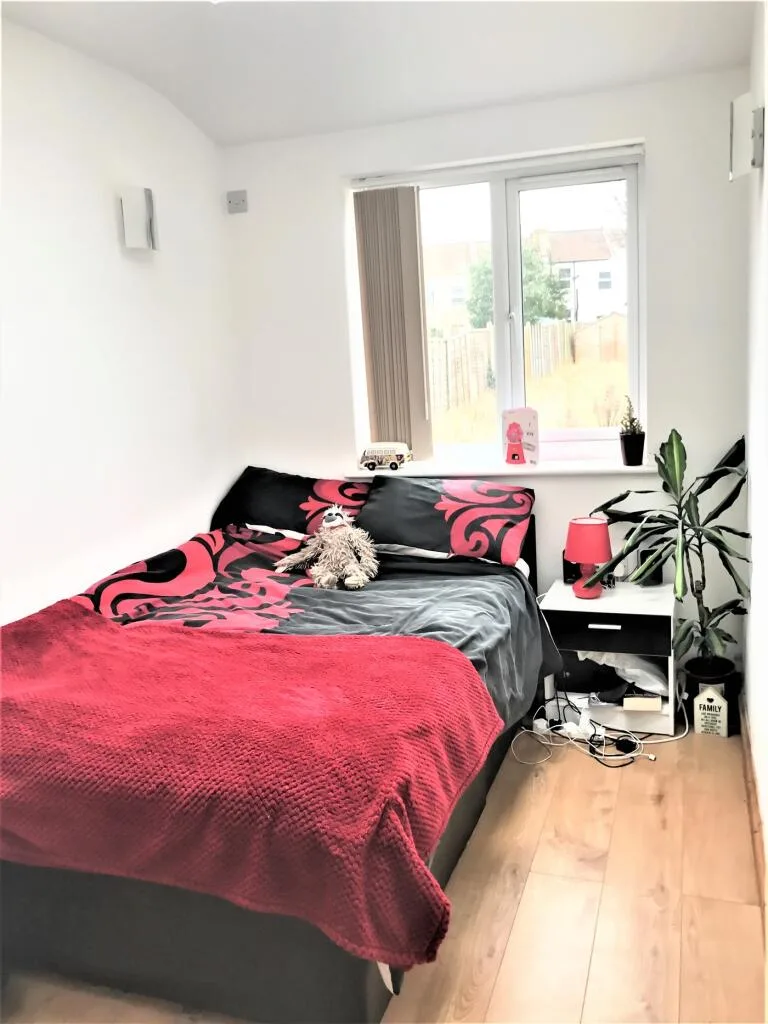 1 bedroom house share for rent