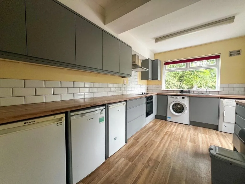5 bedroom terraced house for rent