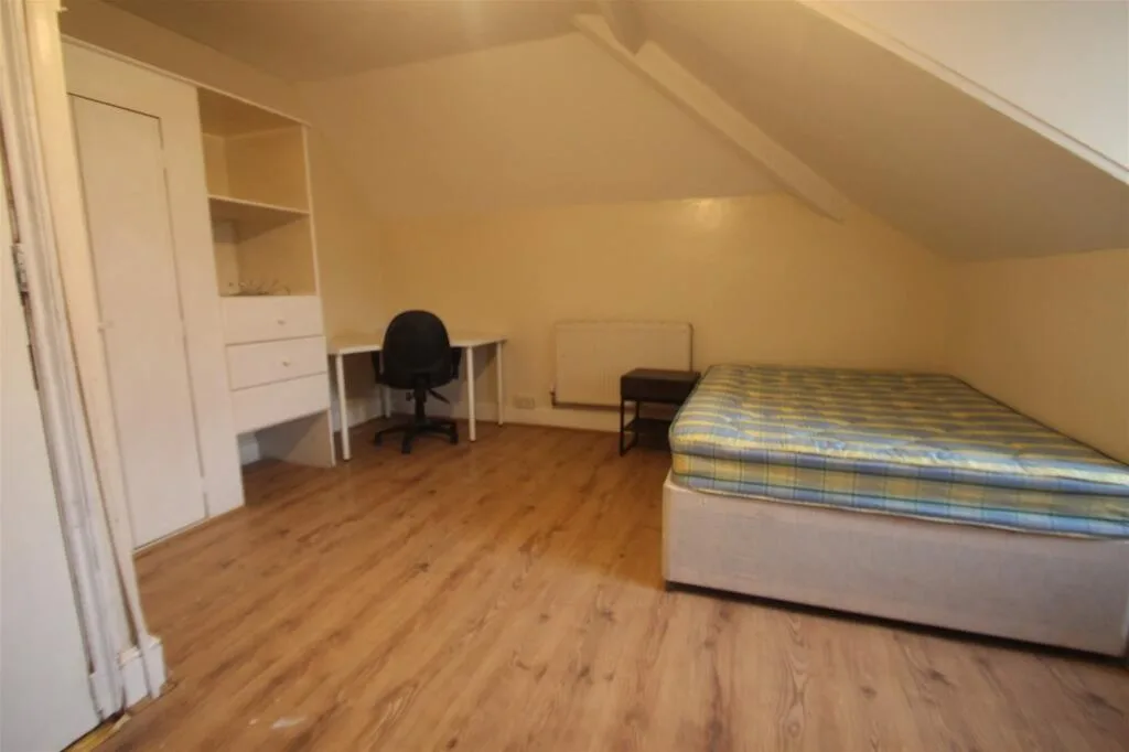 1 bedroom house share for rent