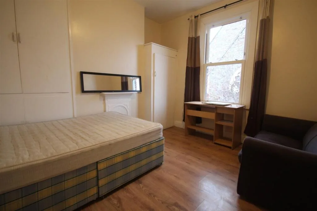 1 bedroom house share for rent