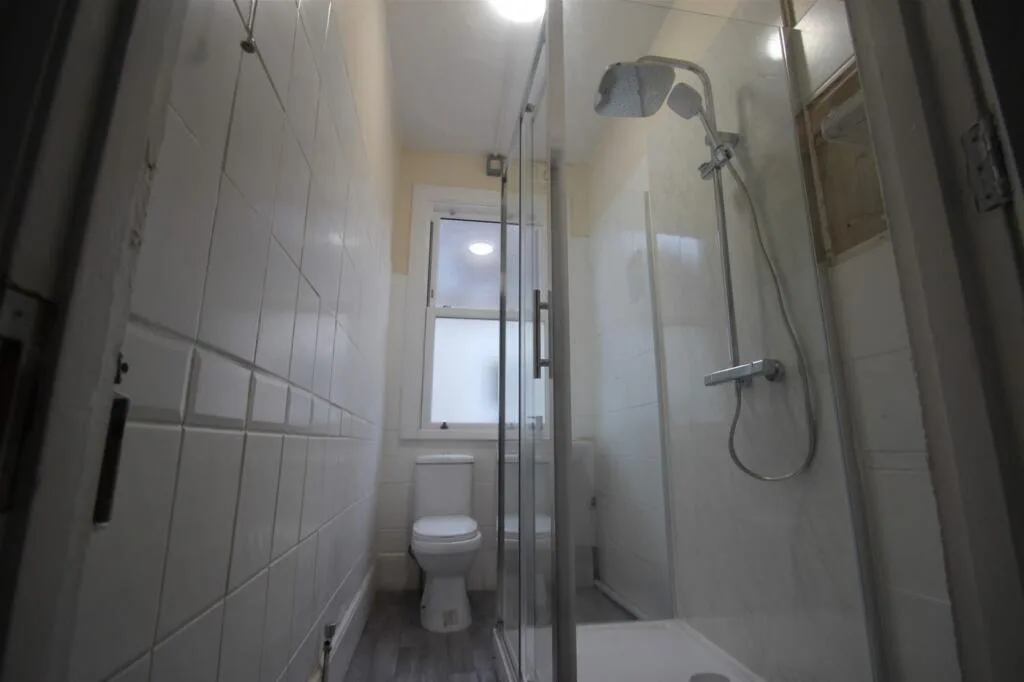 1 bedroom house share for rent