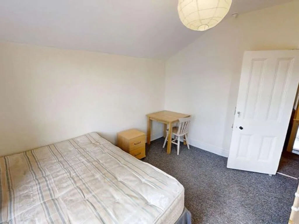 5 bedroom terraced house for rent