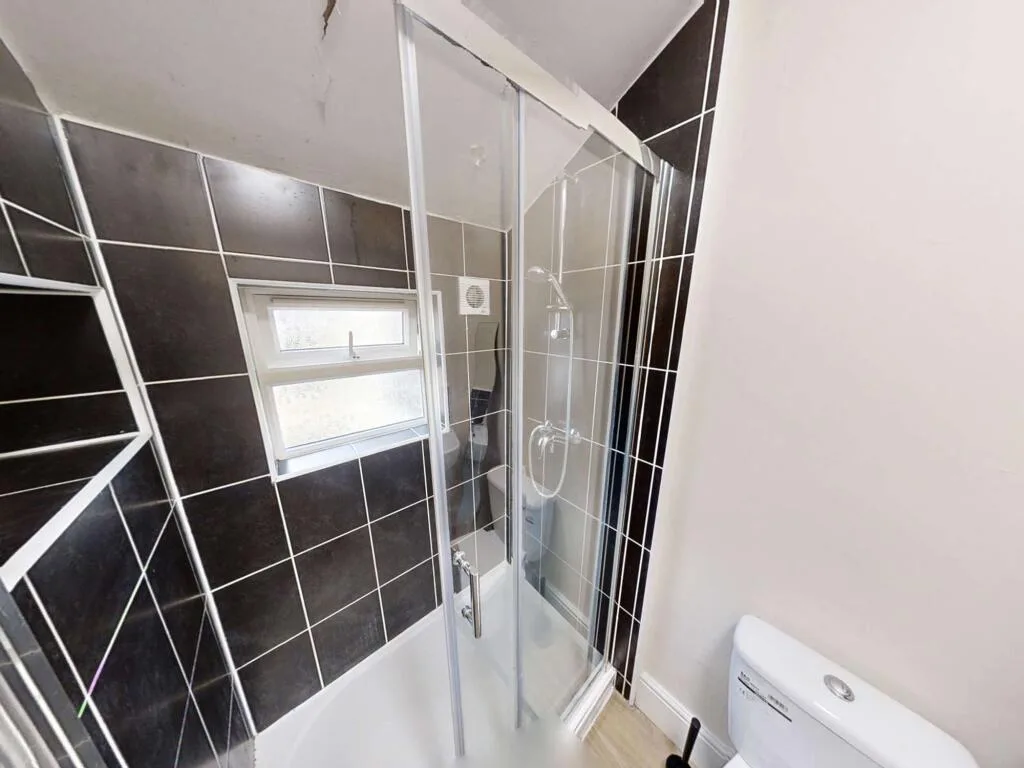 5 bedroom terraced house for rent