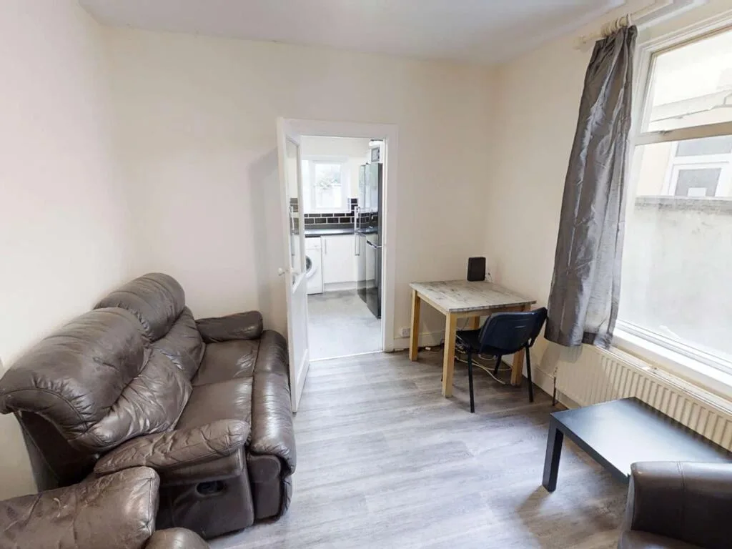 5 bedroom terraced house for rent