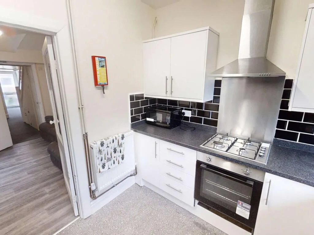 5 bedroom terraced house for rent