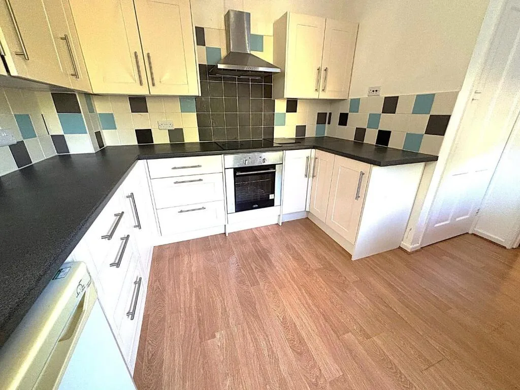3 bedroom semi-detached house for rent