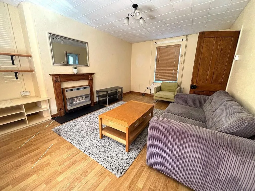 3 bedroom semi-detached house for rent