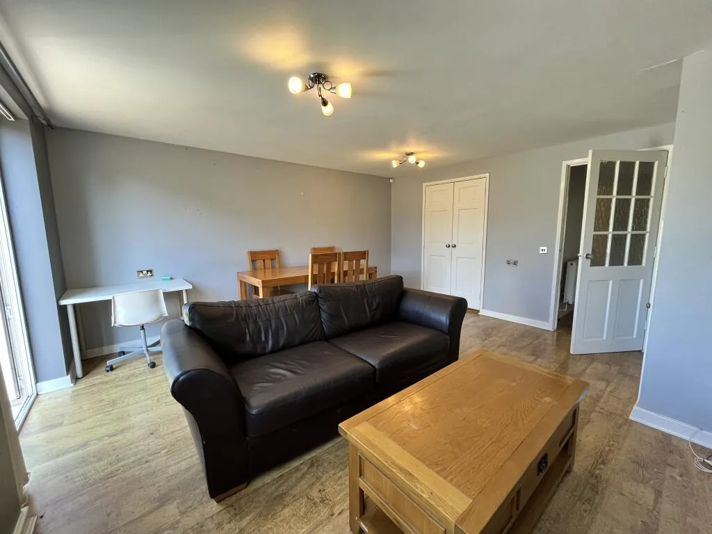 3 bedroom semi-detached house for rent