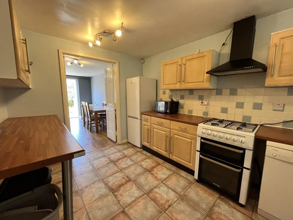 3 bedroom semi-detached house for rent