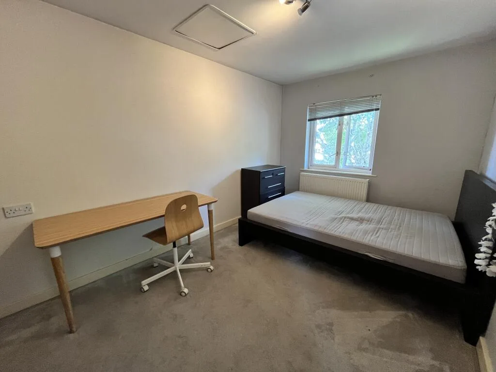 3 bedroom semi-detached house for rent