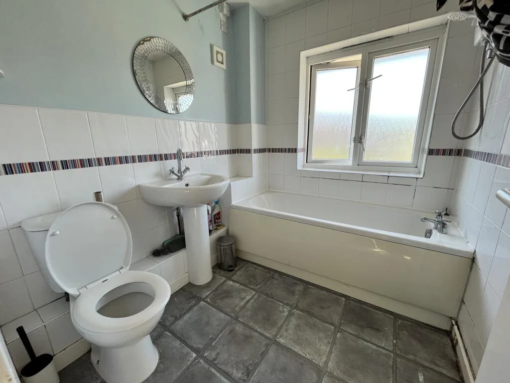 3 bedroom semi-detached house for rent