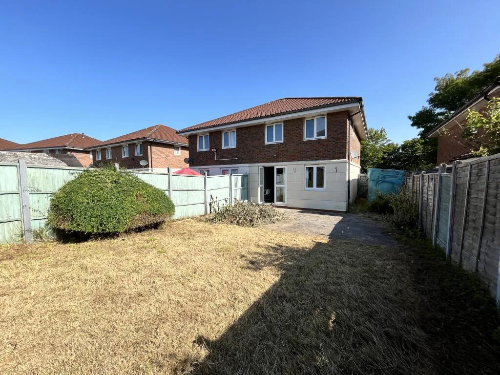 3 bedroom semi-detached house for rent