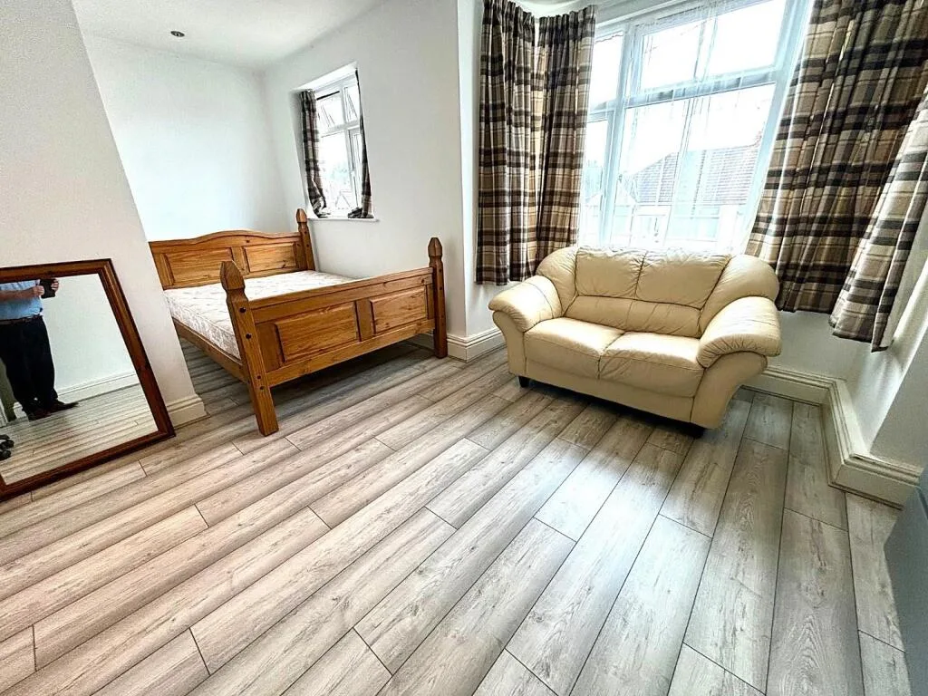 3 bedroom maisonette for rent