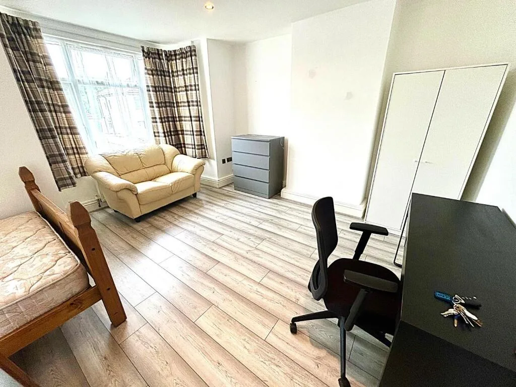 3 bedroom maisonette for rent