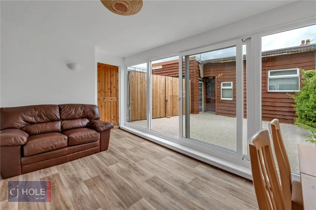 4 bedroom end of terrace house for rent