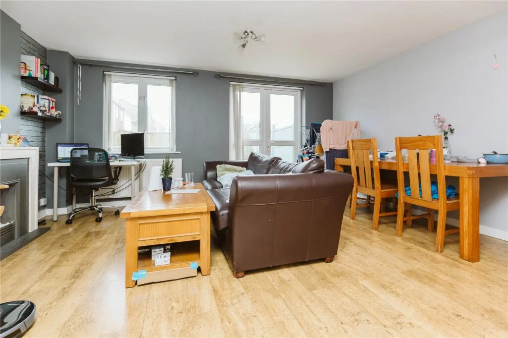 3 bedroom semi-detached house for rent
