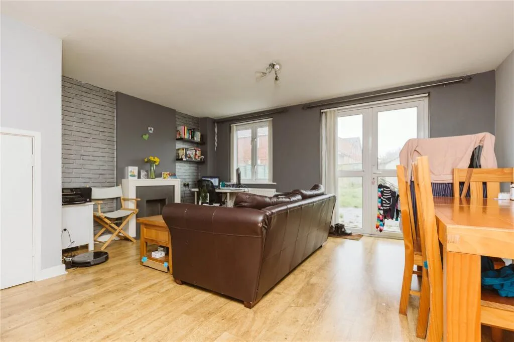 3 bedroom semi-detached house for rent