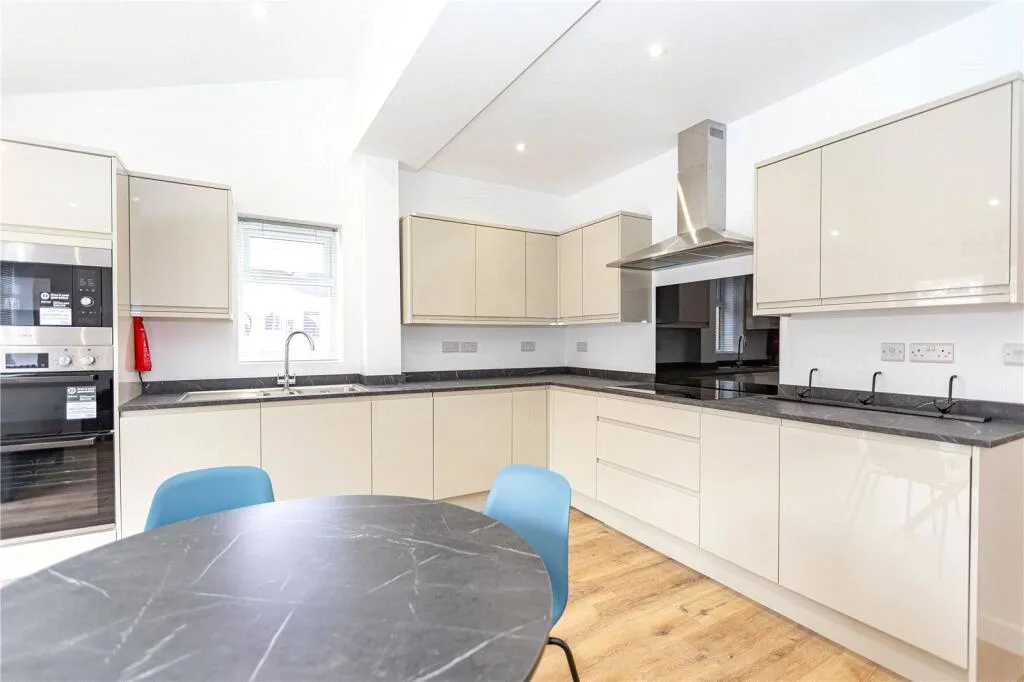 1 bedroom semi-detached house for rent
